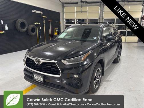 Midnight Black Metallic 2021 Toyota Highlander XLE