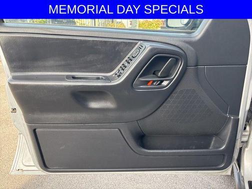 2004 Jeep Grand Cherokee Laredo