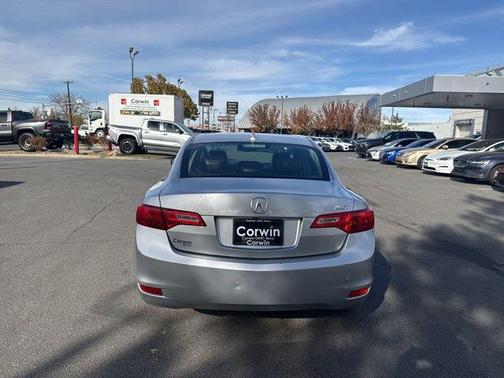 2013 Acura ILX 2.0L w/Premium Package