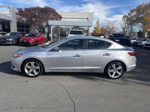 2013 Acura ILX 2.0L w/Premium Package
