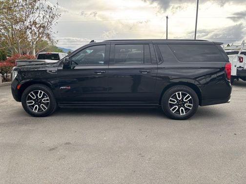 2022 GMC Yukon XL 4WD AT4