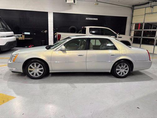Glacier White 2006 Cadillac DTS Base