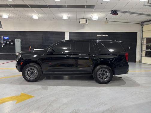 Onyx Black 2023 GMC Yukon 4WD AT4
