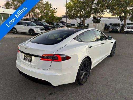 2022 Tesla Model S Base