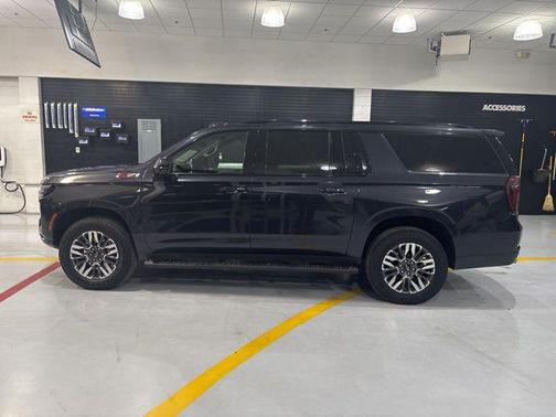 2025 Chevrolet Suburban 4WD Z71