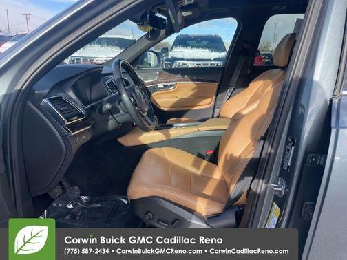 2017 Volvo XC90 T6 Momentum