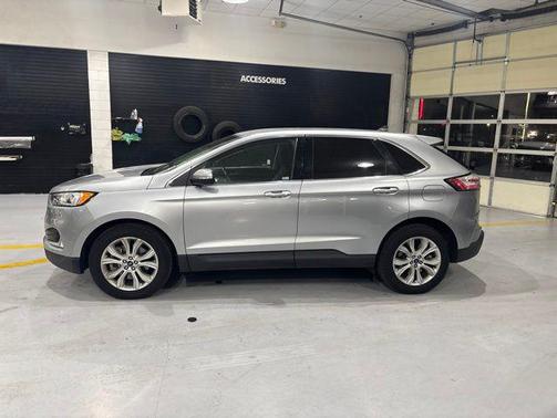 Silver Metallic 2021 Ford Edge Titanium