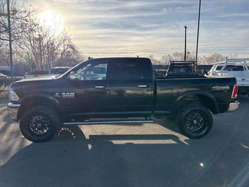 2017 RAM 2500 Laramie Crew Cab 4x4 6'4' Box