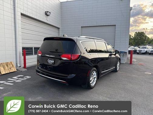 2017 Chrysler Pacifica Touring-L