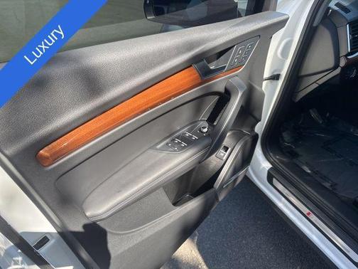 2022 Audi Q5 45 S line Premium Plus