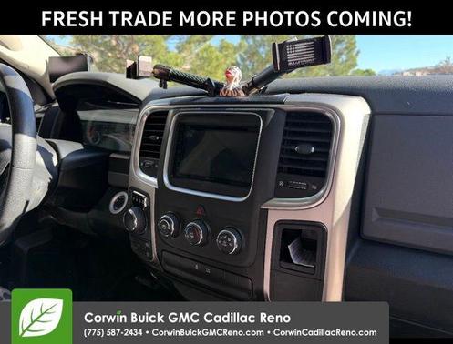 Bright White Clearcoat 2018 RAM 1500 SLT