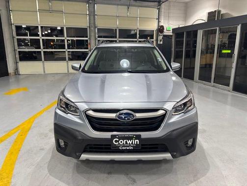 Ice Silver Metallic 2022 Subaru Outback Limited
