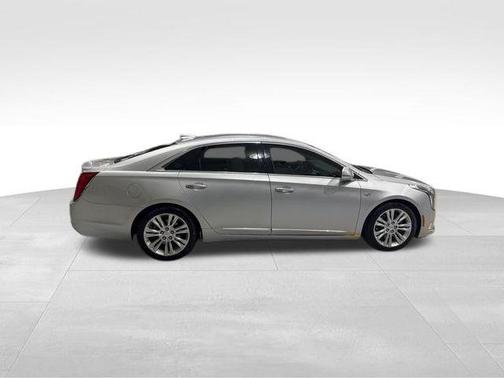 Radiant Silver Metallic 2018 Cadillac XTS Luxury