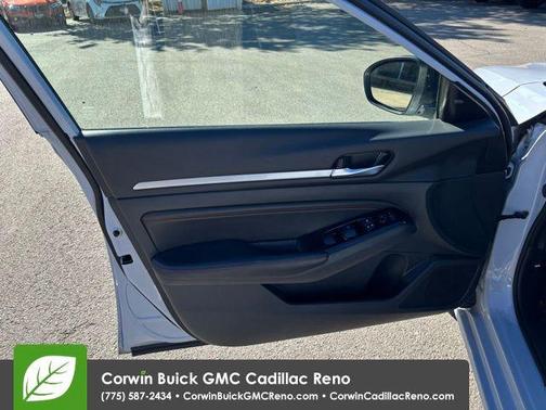 2023 Nissan Altima SR FWD