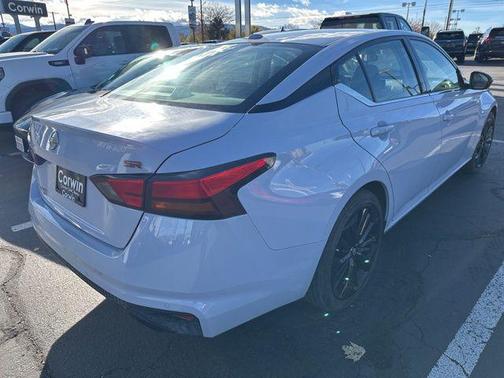 2023 Nissan Altima SR FWD