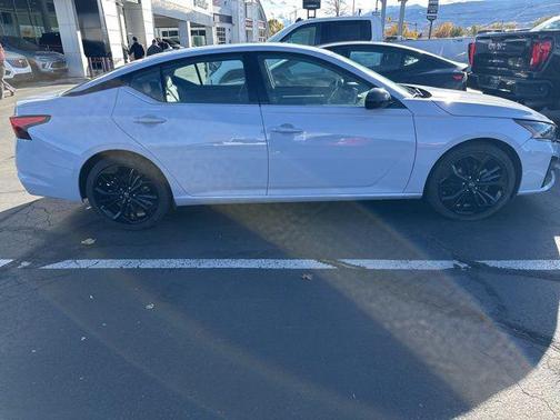 2023 Nissan Altima SR FWD