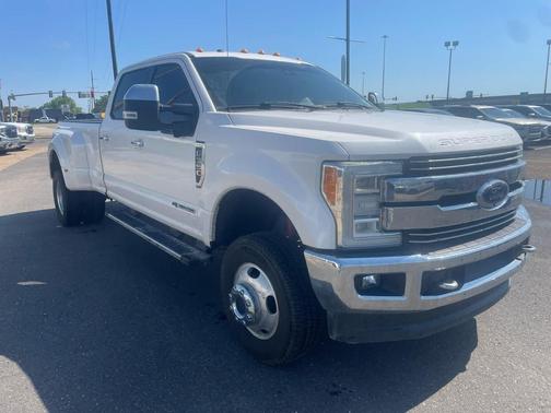 White Platinum Metallic Tri-Coat 2017 Ford F-350 Lariat