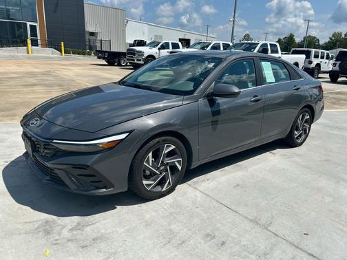 2025 Hyundai ELANTRA SEL