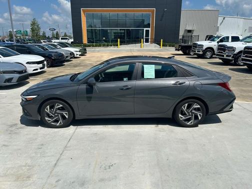 2025 Hyundai ELANTRA SEL