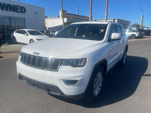 2022 Jeep Grand Cherokee Laredo