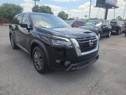 Super Black 2024 Nissan Pathfinder S