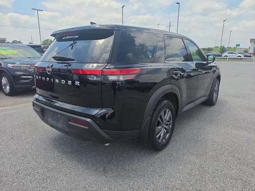 Super Black 2024 Nissan Pathfinder S