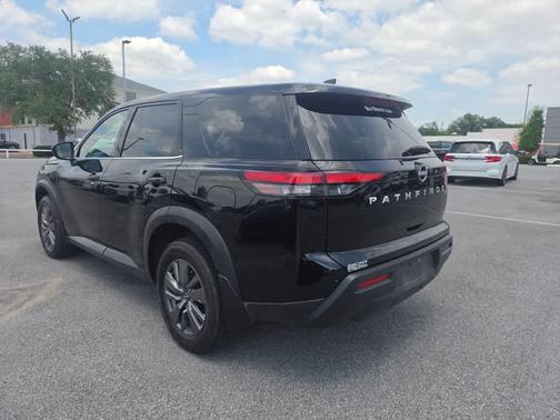 Super Black 2024 Nissan Pathfinder S
