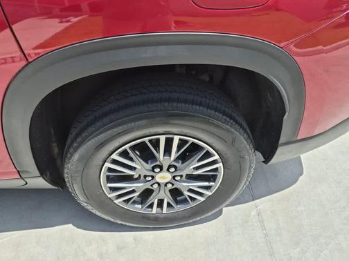 Radiant Red Tintcoat 2024 Chevrolet Traverse LT