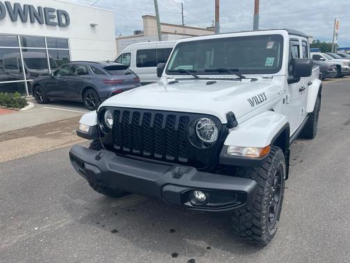 Bright White Clearcoat 2023 Jeep Gladiator Willys 4x4