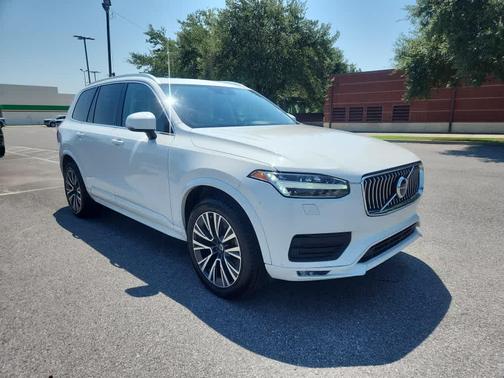 2021 Volvo XC90 T6 Momentum