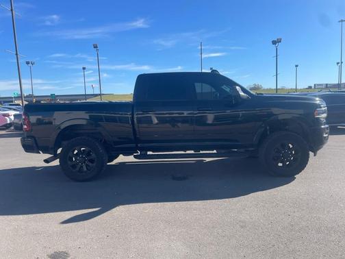 2021 RAM 2500 Laramie 4x4 Crew Cab 64 Box