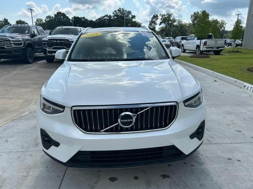 2023 Volvo XC40 Plus Bright Theme