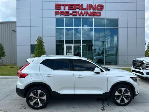 2023 Volvo XC40 Plus Bright Theme