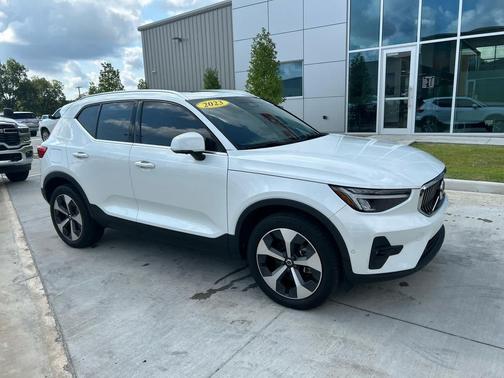 2023 Volvo XC40 Plus Bright Theme