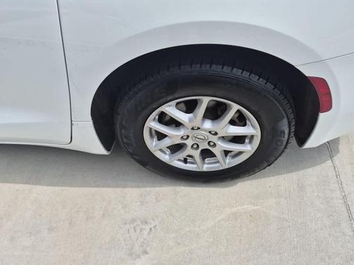 Bright White Clearcoat 2023 Chrysler Voyager LX