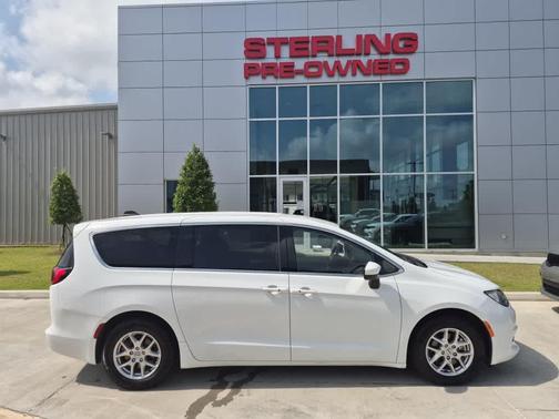Bright White Clearcoat 2023 Chrysler Voyager LX