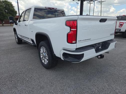 Summit White 2024 Chevrolet Silverado 2500 High Country