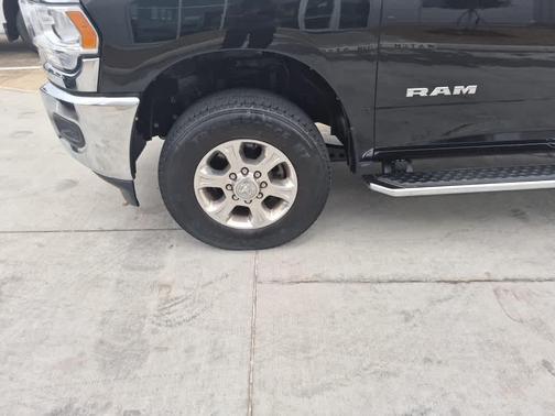 2024 RAM 2500 Big Horn 4x4 Crew Cab 64 Box