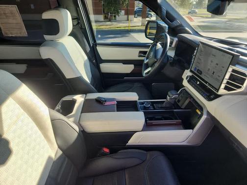 2023 Toyota Tundra Hybrid Capstone