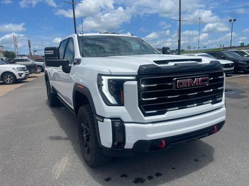 Summit White 2024 GMC Sierra 2500 AT4