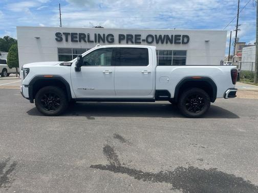 Summit White 2024 GMC Sierra 2500 AT4