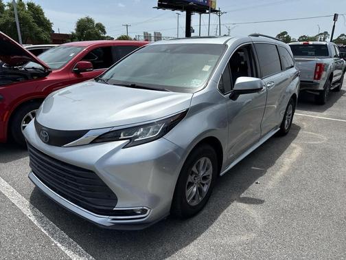2021 Toyota Sienna XLE 7 Passenger