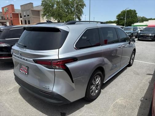 2021 Toyota Sienna XLE 7 Passenger