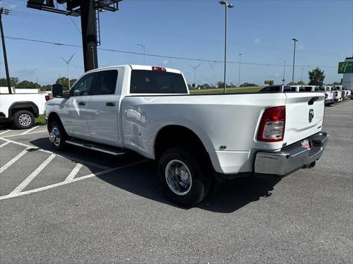 2023 RAM 3500 Big Horn 4x4 Crew Cab 8 Box
