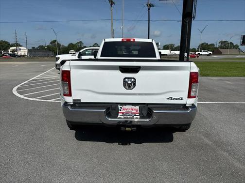 2023 RAM 3500 Big Horn 4x4 Crew Cab 8 Box