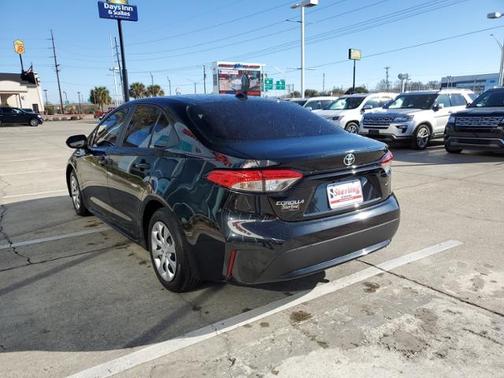 Photo 5 of 12 of 2020 Toyota Corolla LE