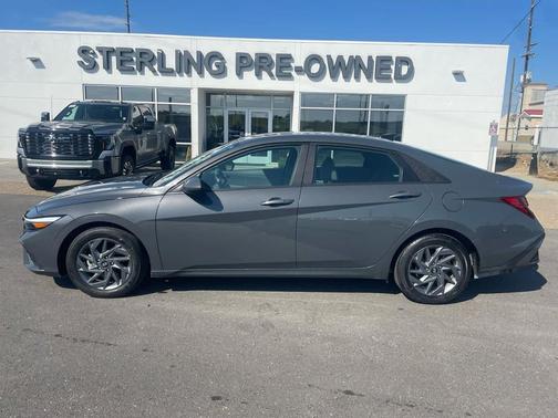 2024 Hyundai ELANTRA SEL