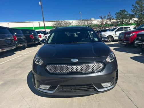 Platinum Graphite 2019 Kia Niro s Touring
