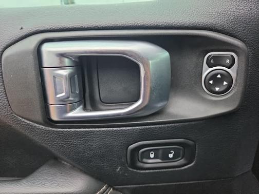 Granite Crystal Metallic Clearcoat 2018 Jeep Wrangler Unlimited Sahara