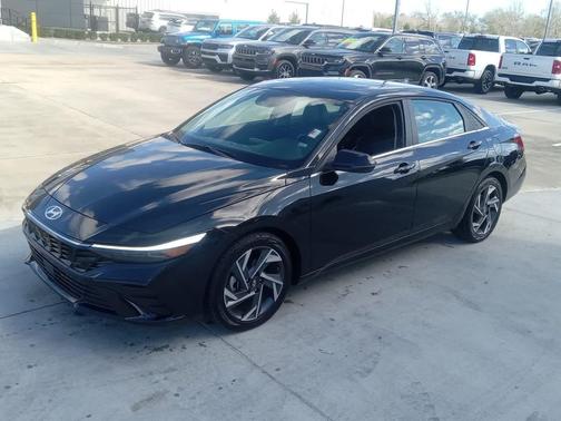 2025 Hyundai ELANTRA Limited